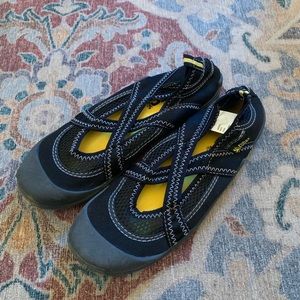 Cudas Shasta water shoes
Womens size 8